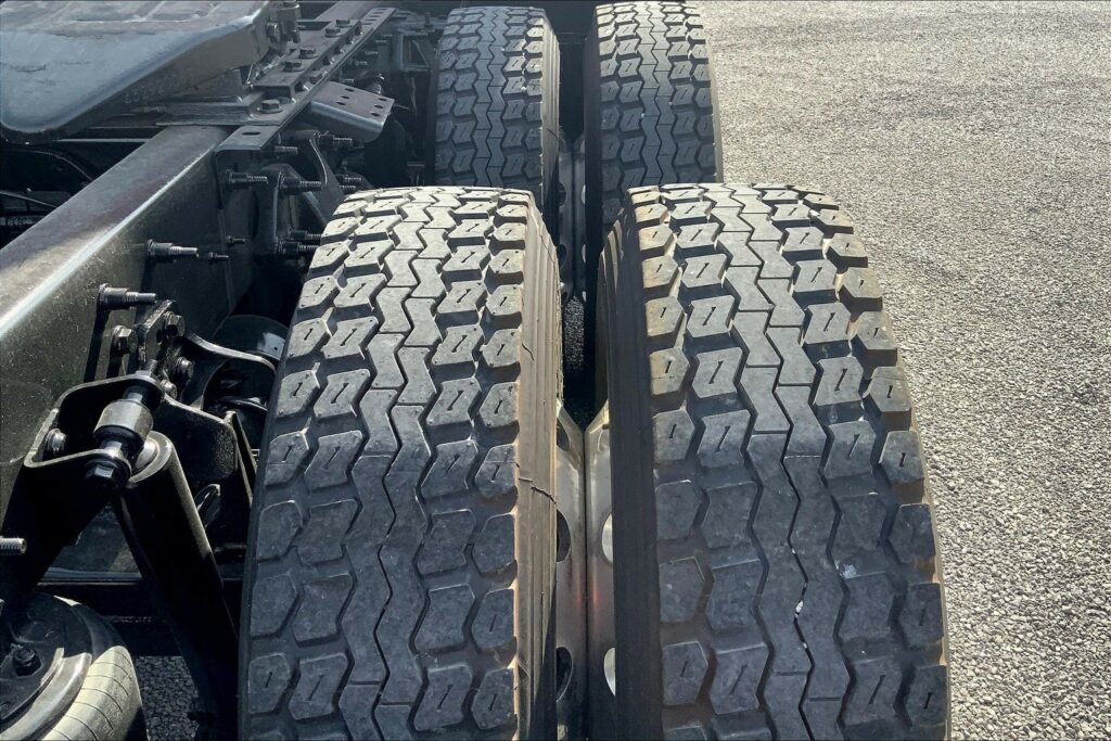 2022 CUM LT625 6×4 Sleeper