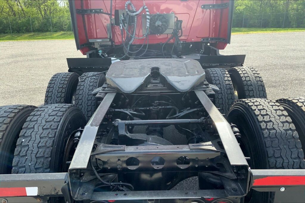 2022 CUM LT625 6×4 Sleeper