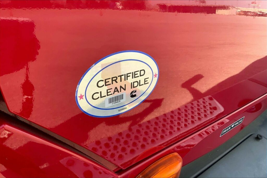 2022 CUM LT625 6×4 Sleeper