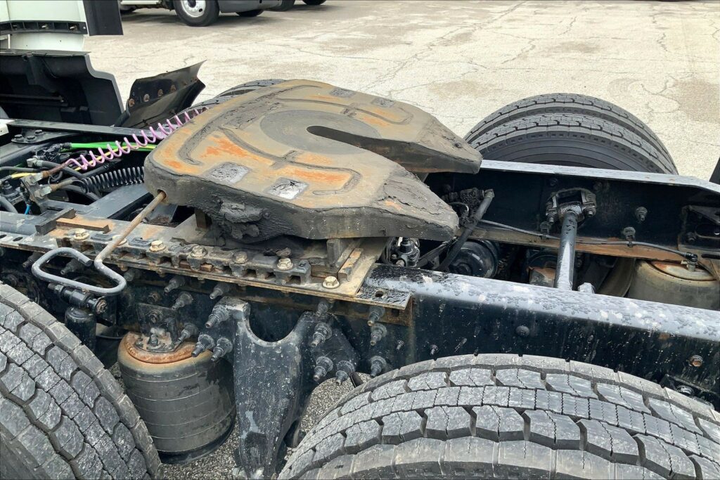 2022 CUM LT625 6×4 Sleeper