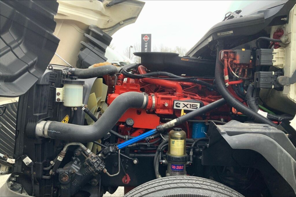 2022 CUM LT625 6×4 Sleeper