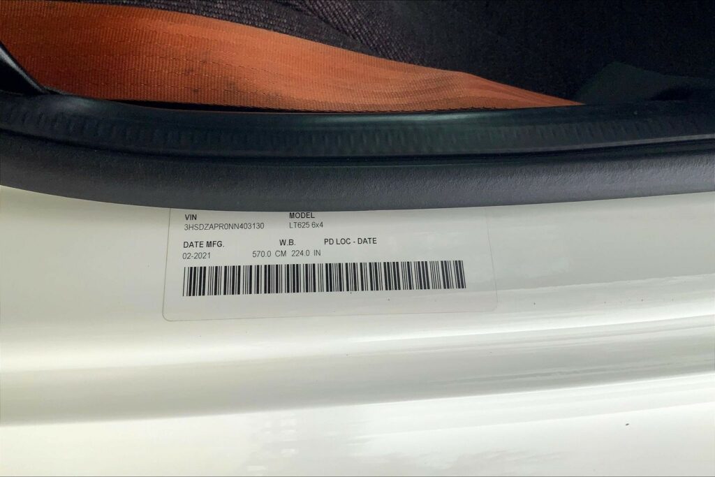 2022 CUM LT625 6×4 Sleeper