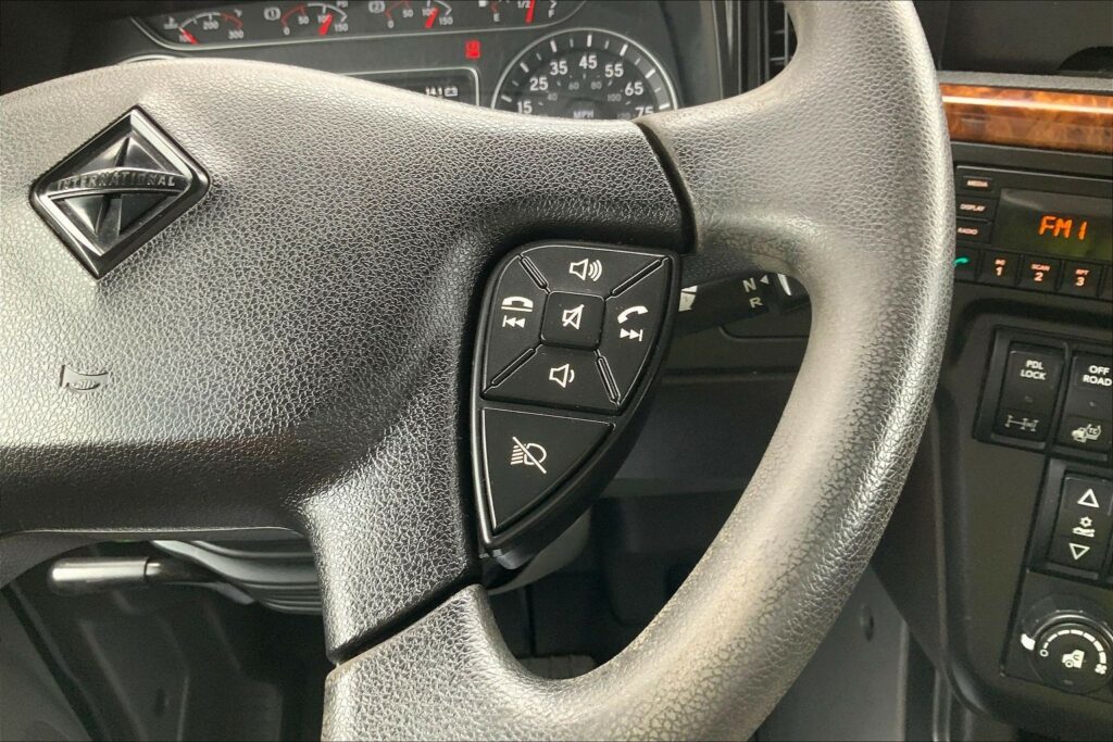 2022 CUM LT625 6×4 Sleeper