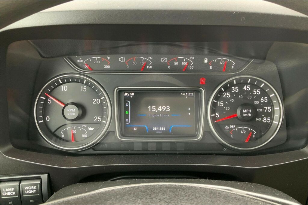 2022 CUM LT625 6×4 Sleeper