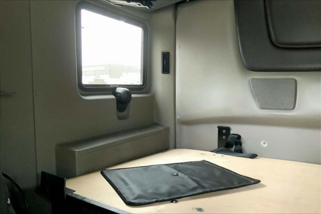 2022 CUM LT625 6×4 Sleeper