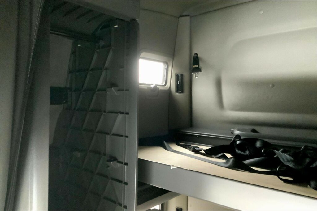 2022 CUM LT625 6×4 Sleeper