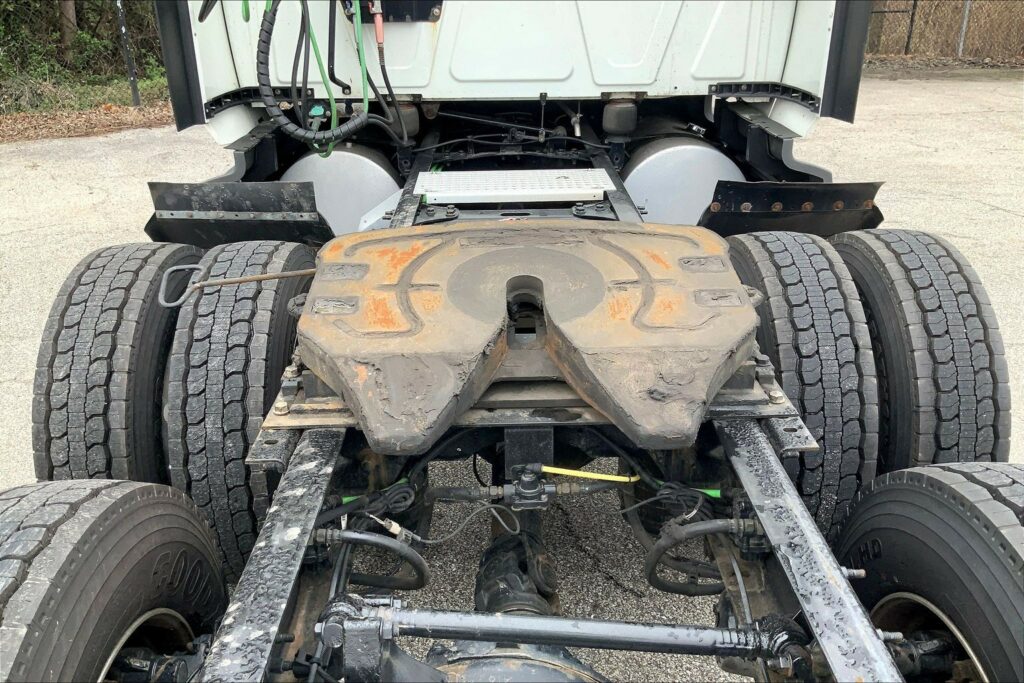 2022 CUM LT625 6×4 Sleeper