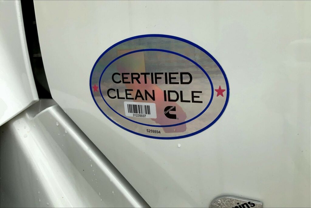 2022 CUM LT625 6×4 Sleeper