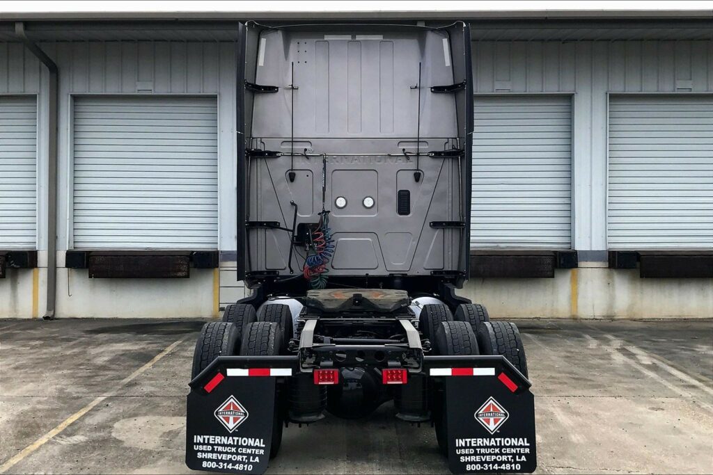 2022 CUM LT625 6×4 Sleeper