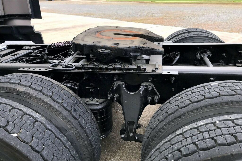 2022 CUM LT625 6×4 Sleeper