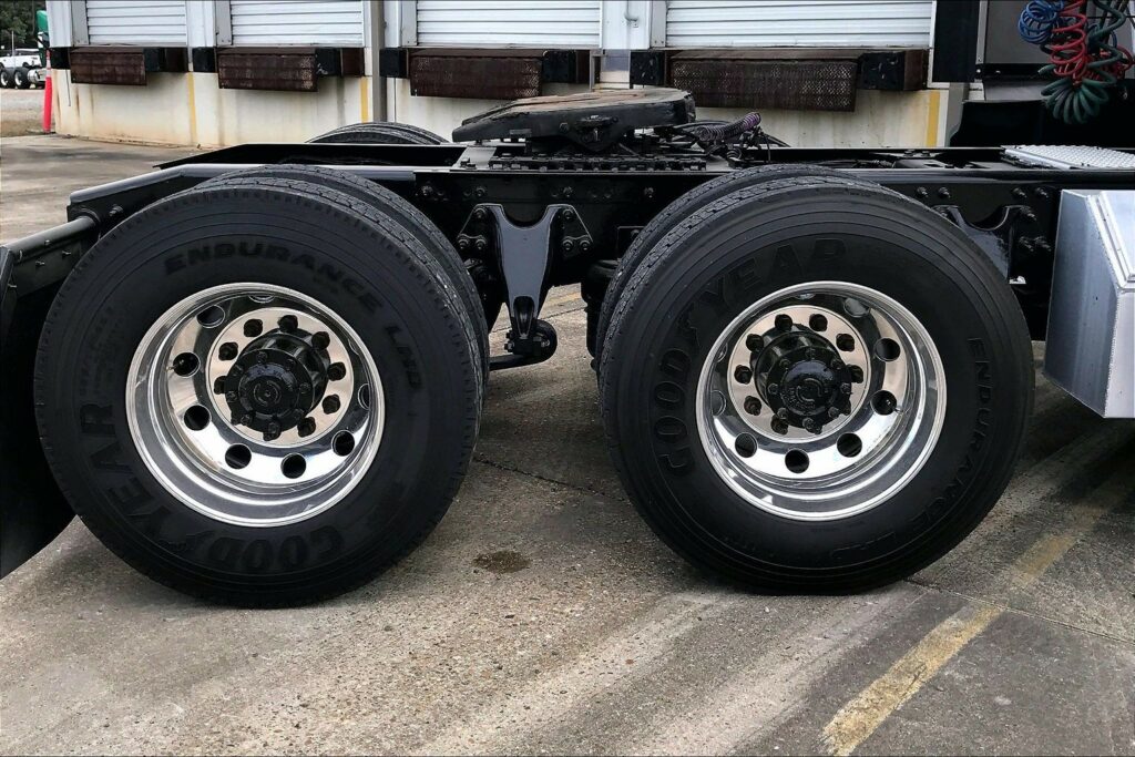 2022 CUM LT625 6×4 Sleeper