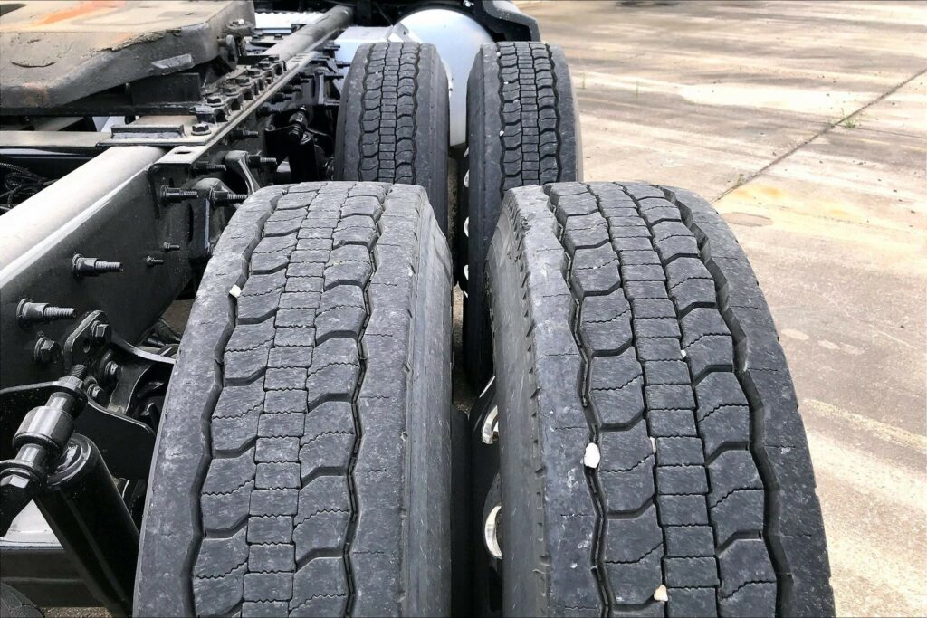 2022 CUM LT625 6×4 Sleeper