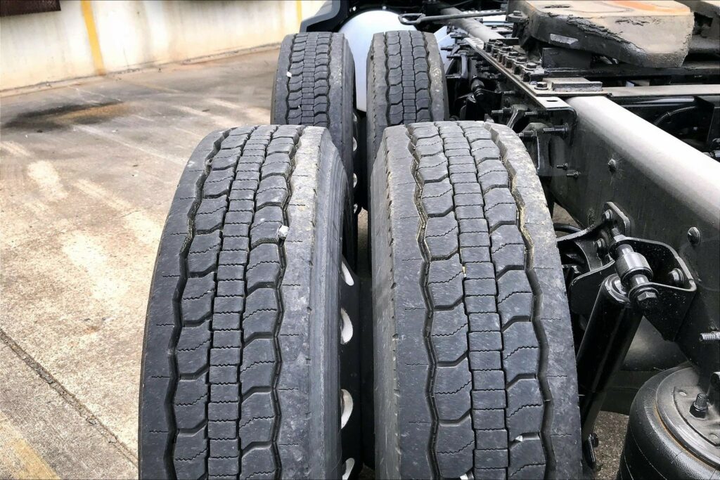 2022 CUM LT625 6×4 Sleeper