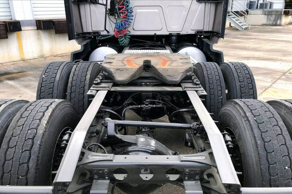 2022 CUM LT625 6×4 Sleeper