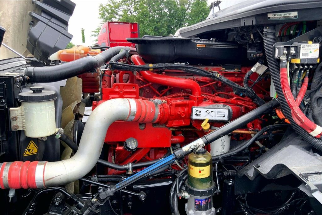 2023 CUM LT625 6X4 Sleeper