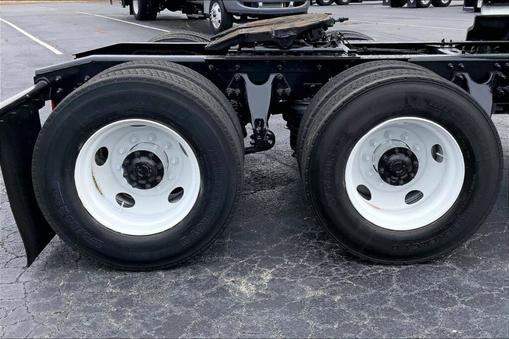 2023 CUM LT625 6X4 Sleeper