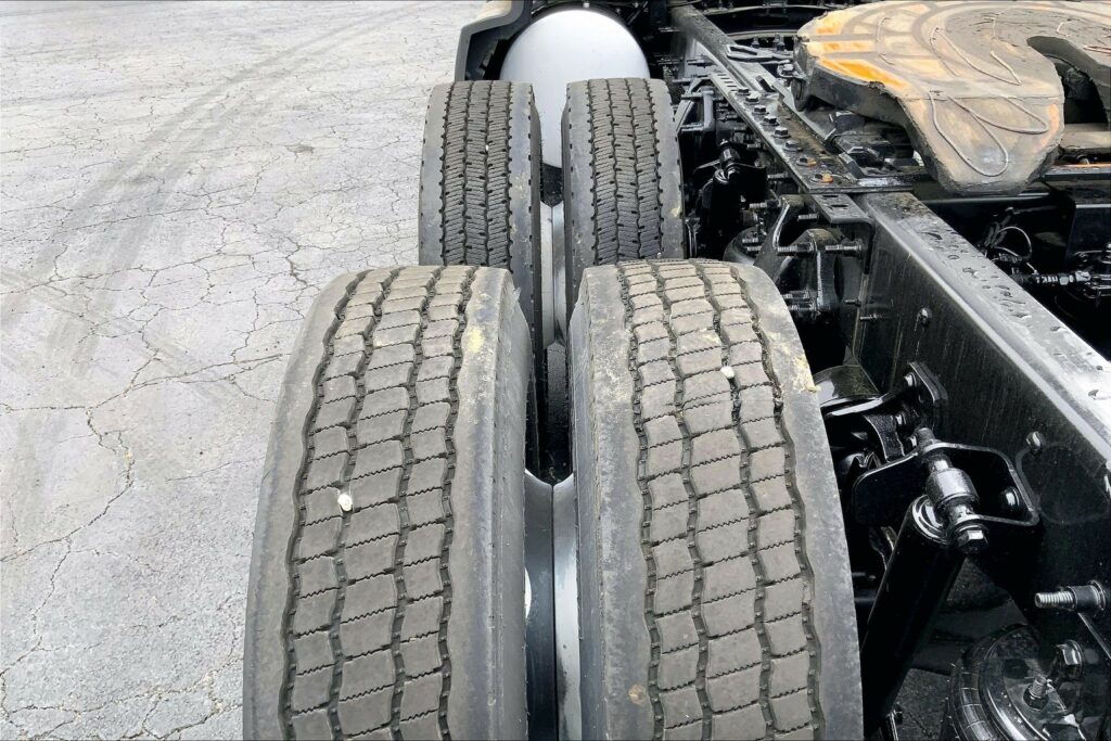 2023 CUM LT625 6X4 Sleeper
