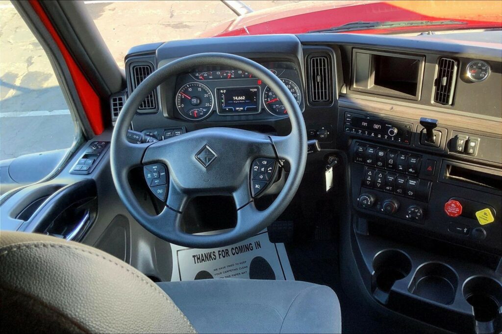 2023 CUM LT625 6X4 Sleeper