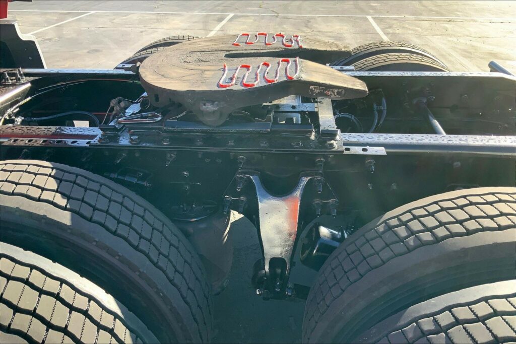 2023 CUM LT625 6X4 Sleeper