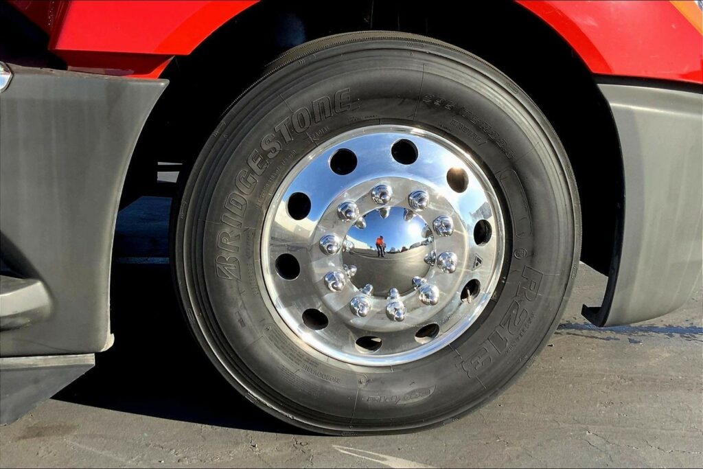 2023 CUM LT625 6X4 Sleeper