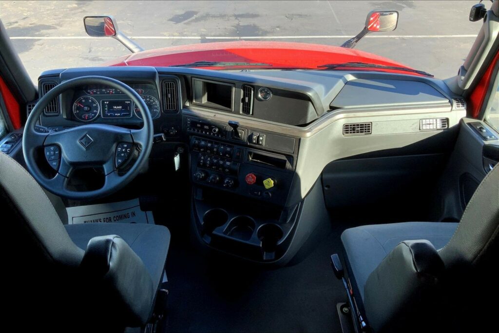 2023 CUM LT625 6X4 Sleeper