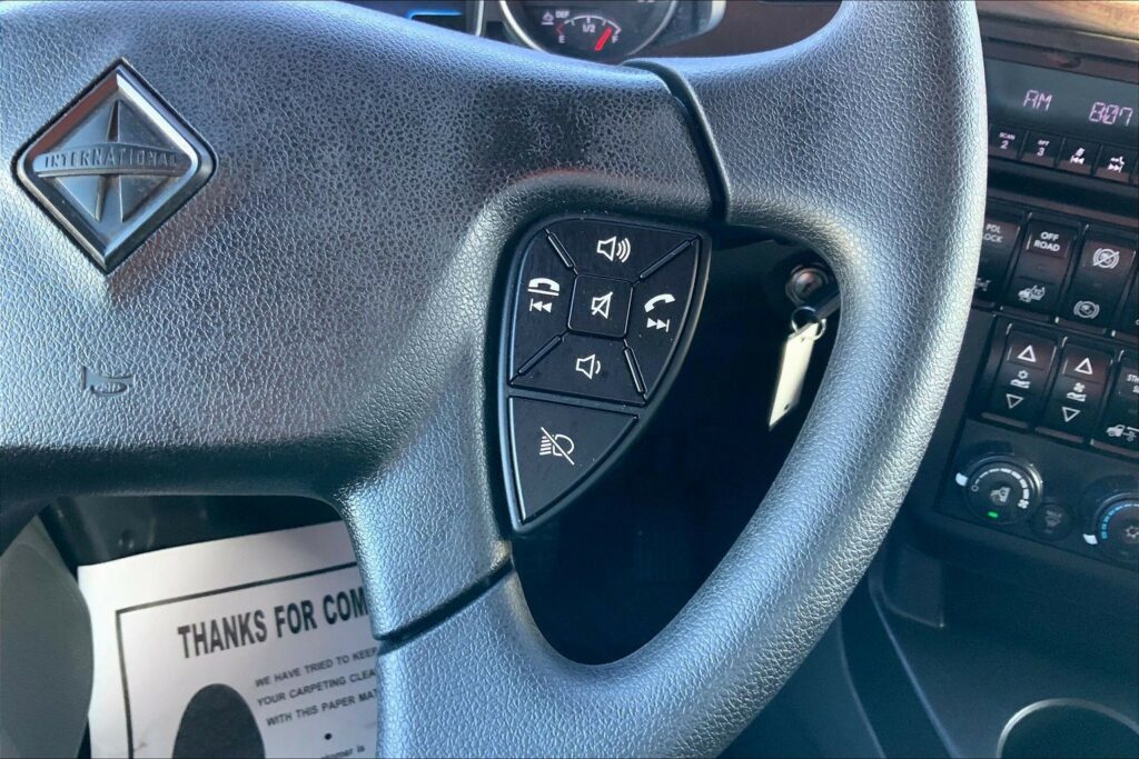 2023 CUM LT625 6X4 Sleeper