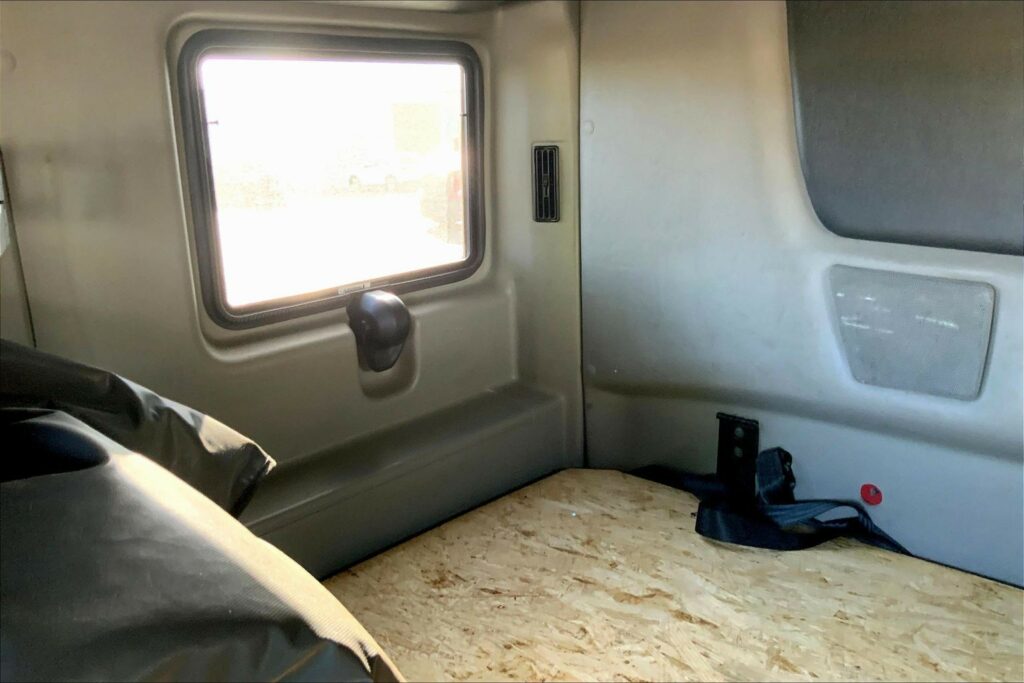 2023 CUM LT625 6X4 Sleeper