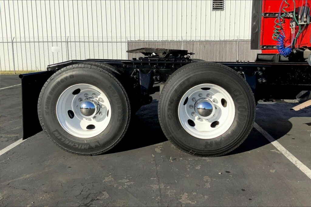 2023 CUM LT625 6X4 Sleeper