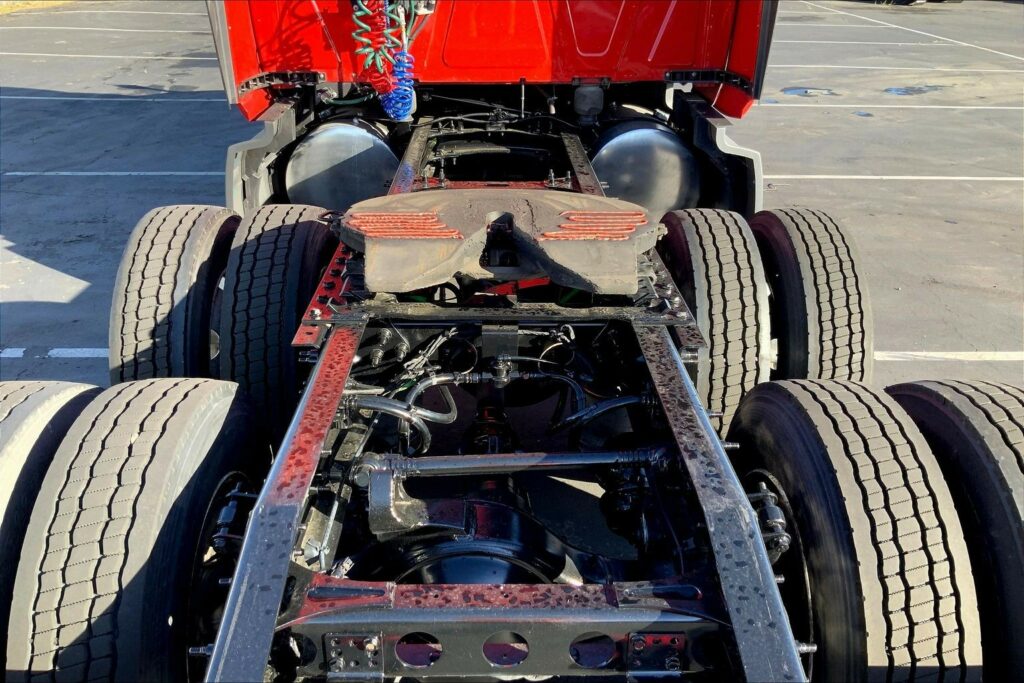 2023 CUM LT625 6X4 Sleeper