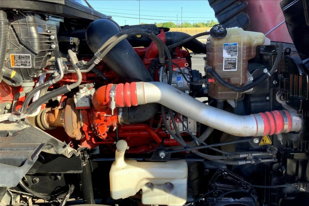 2023 CUM LT625 6X4 Sleeper