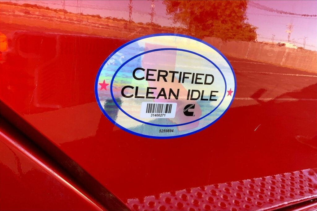 2023 CUM LT625 6X4 Sleeper