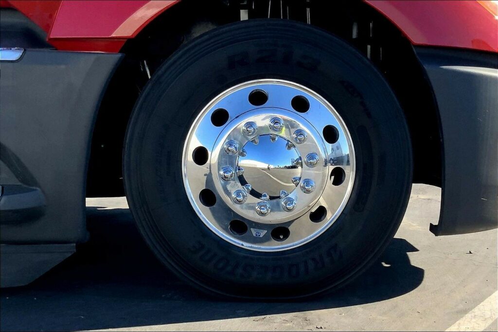 2023 CUM LT625 6X4 Sleeper