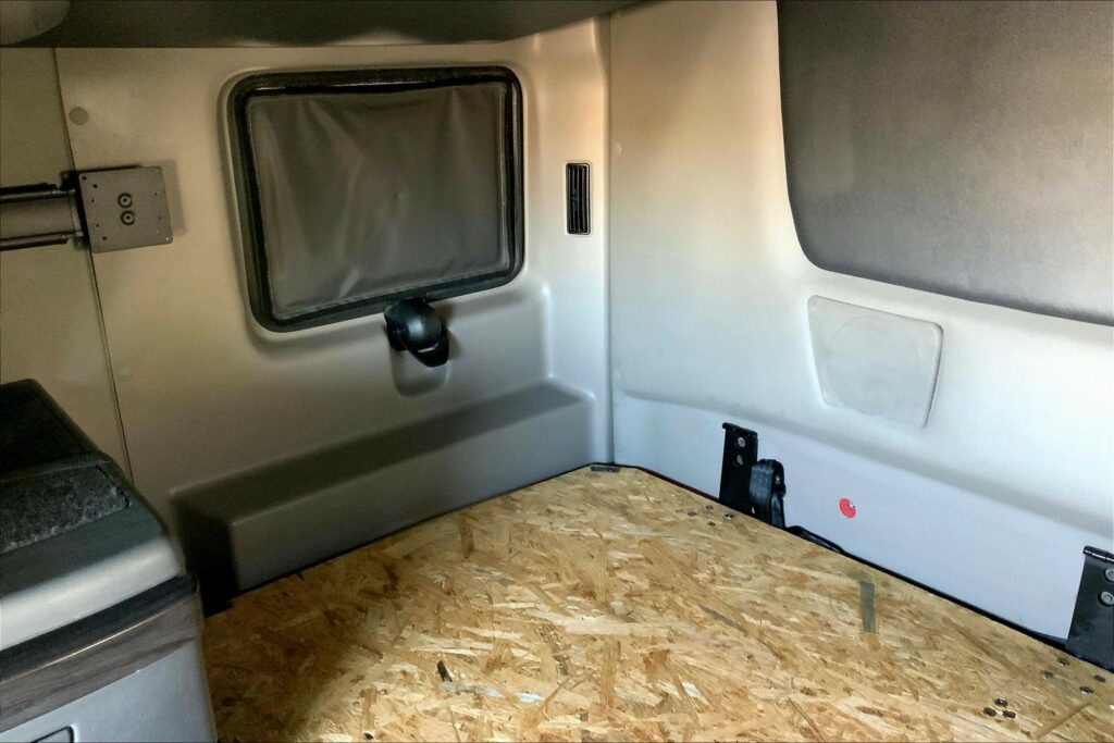 2023 CUM LT625 6X4 Sleeper