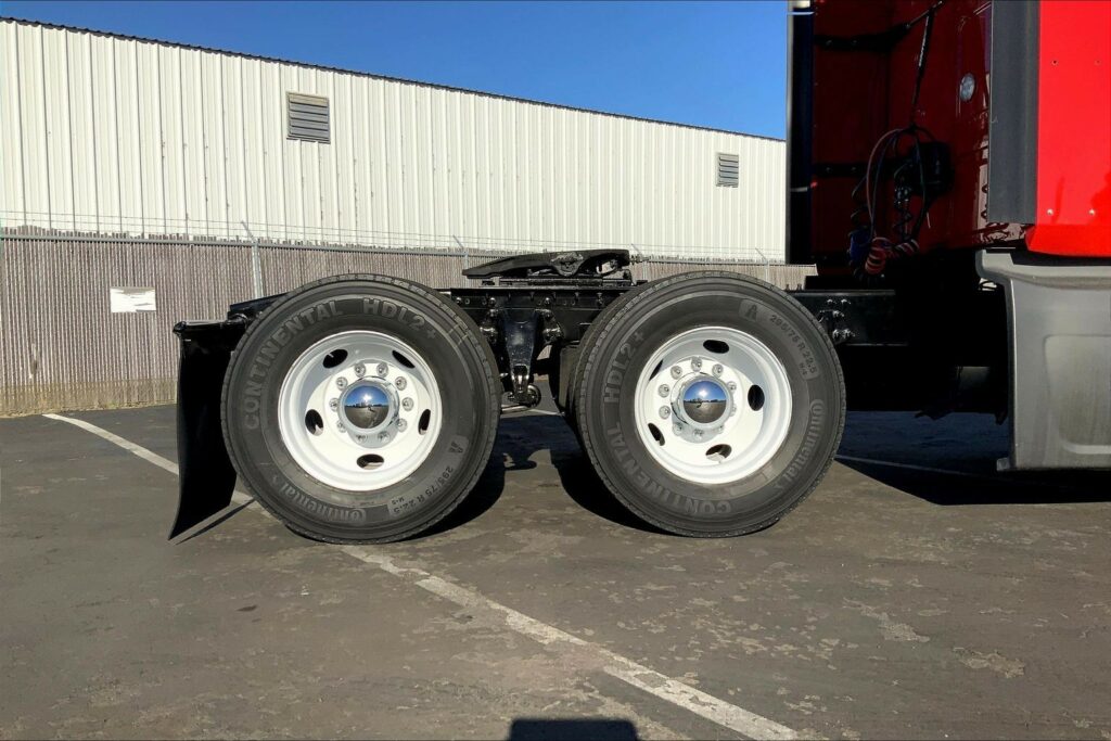 2023 CUM LT625 6X4 Sleeper