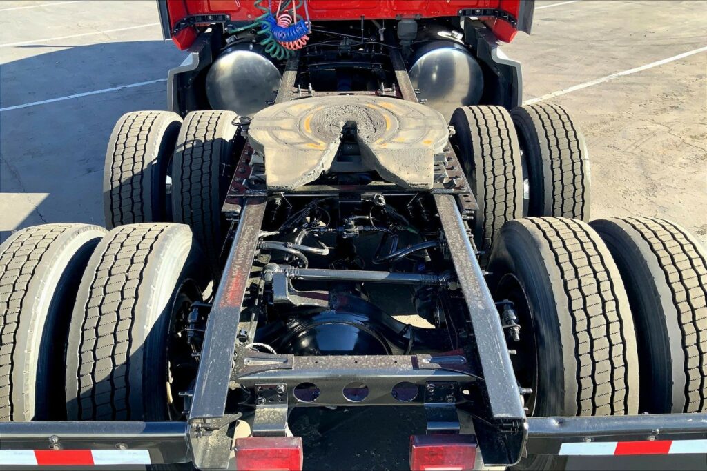 2023 CUM LT625 6X4 Sleeper