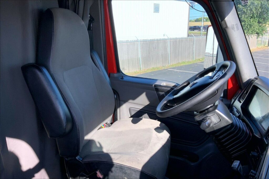 2023 CUM LT625 6X4 Sleeper