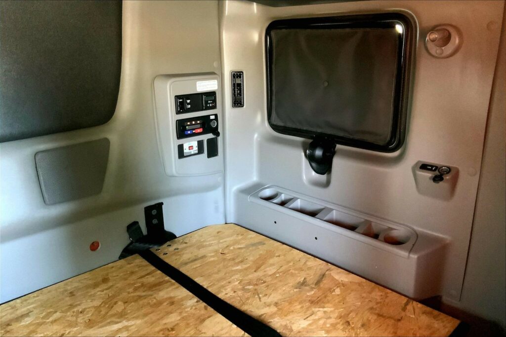2023 CUM LT625 6X4 Sleeper
