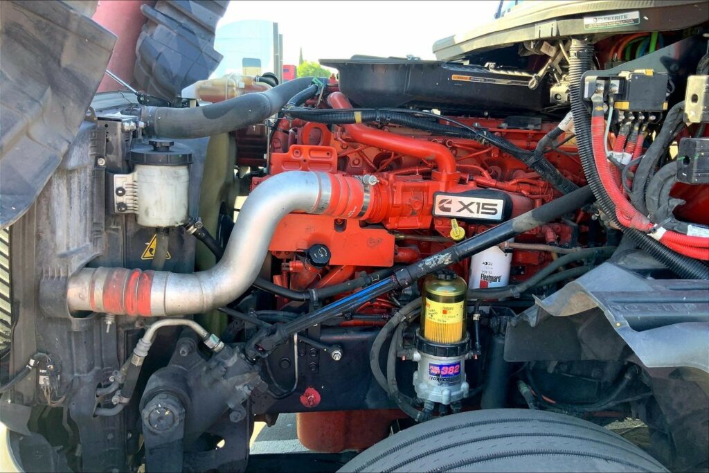 2023 CUM LT625 6X4 Sleeper