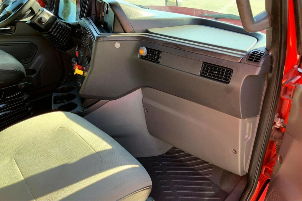 2023 CUM LT625 6X4 Sleeper