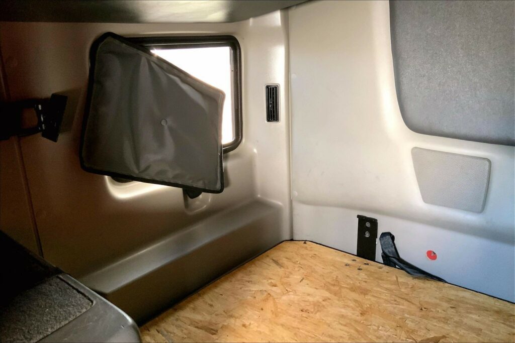 2023 CUM LT625 6X4 Sleeper
