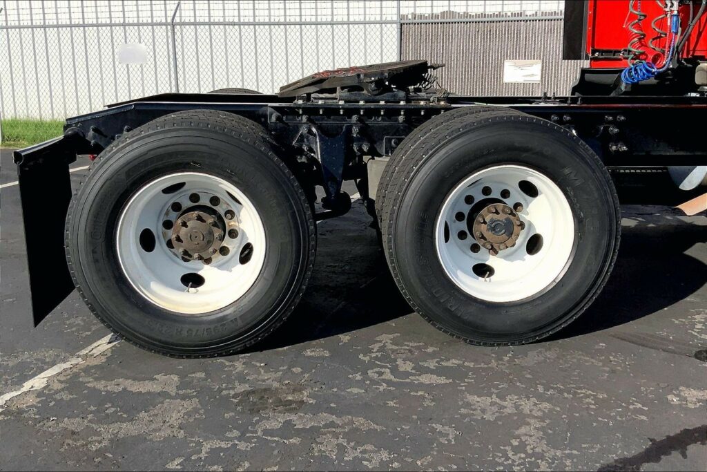 2023 CUM LT625 6X4 Sleeper