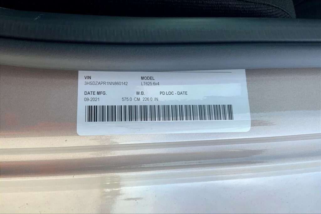 2022 CUM LT625 6×4 Sleeper