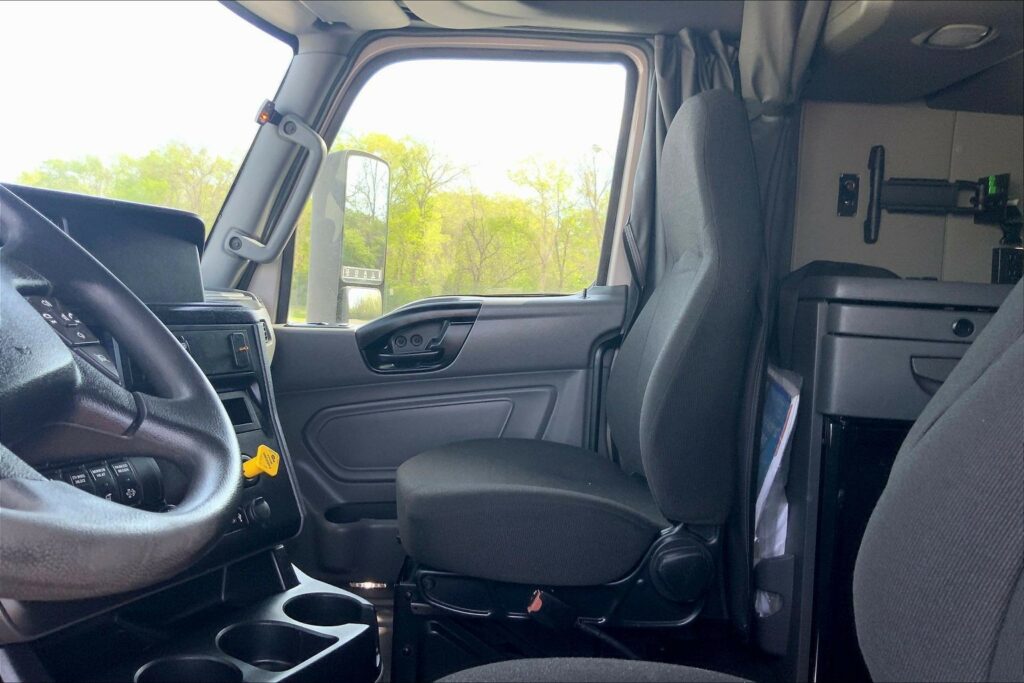 2022 CUM LT625 6×4 Sleeper