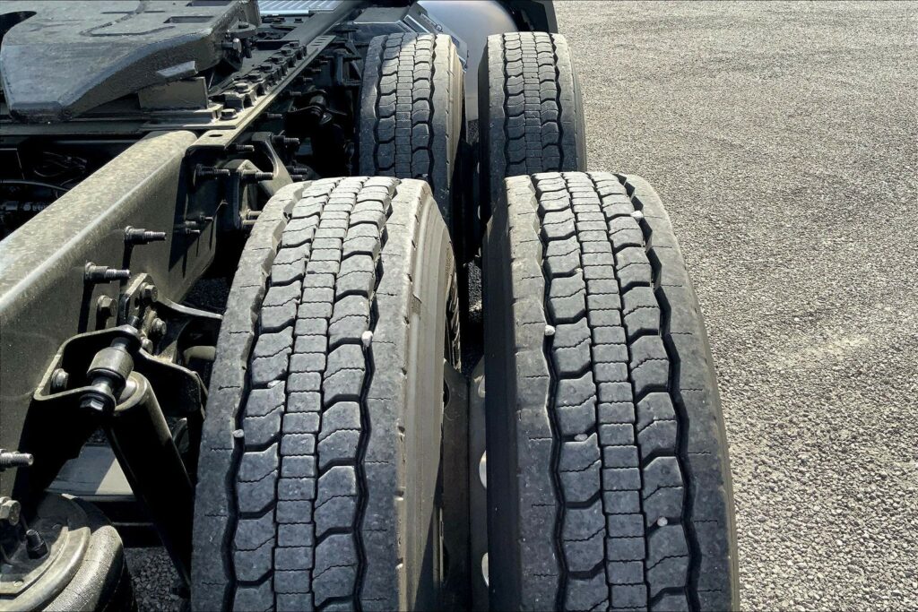 2022 CUM LT625 6×4 Sleeper