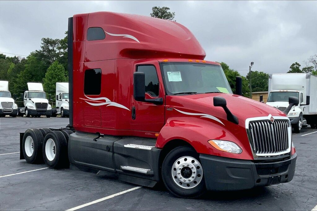 2023 CUM LT625 6X4 Sleeper