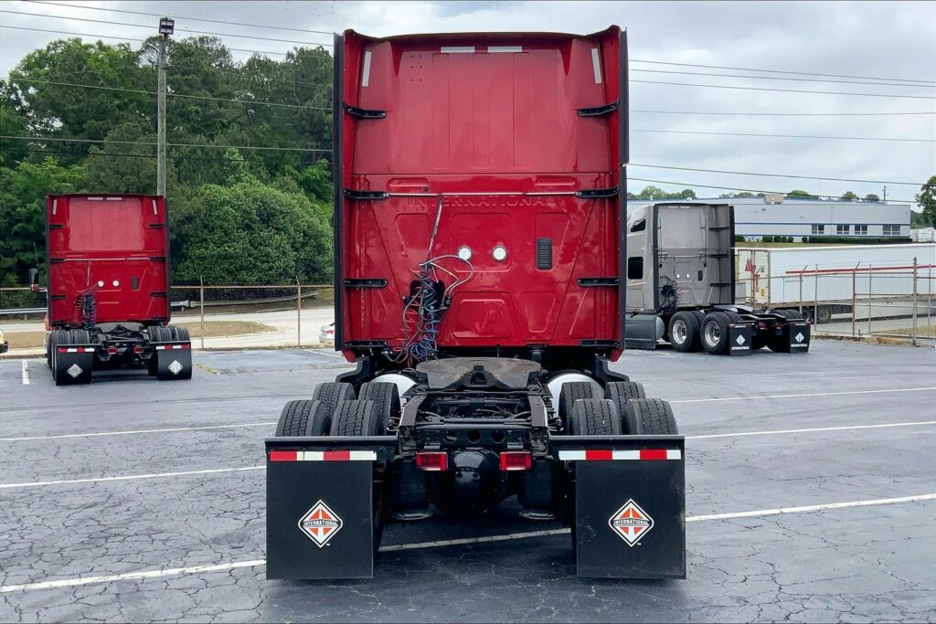 2023 CUM LT625 6X4 Sleeper