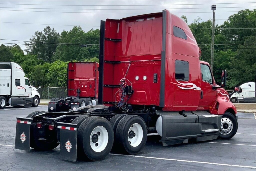2023 CUM LT625 6X4 Sleeper