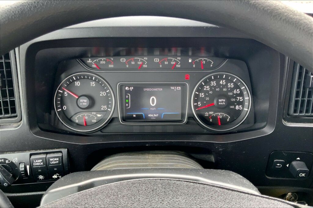 2023 CUM LT625 6X4 Sleeper