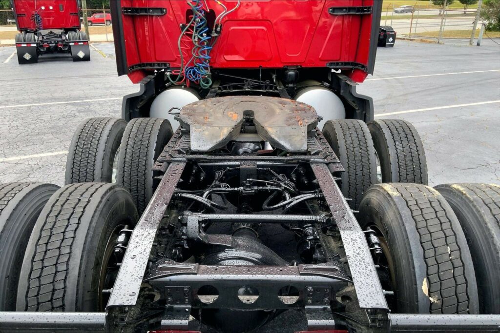 2023 CUM LT625 6X4 Sleeper