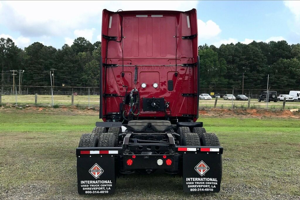 2022 CUM LT625 6×4 Sleeper